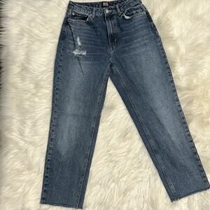 Woman’s BDG Mom Frayed Hem Jeans Size 25